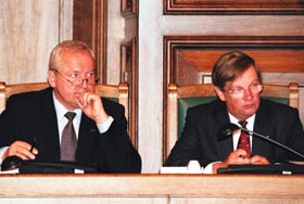 S01.JPG (23109 bytes)