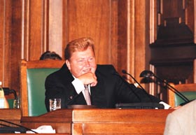 S10.JPG (22363 bytes)