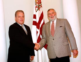 ES1.JPG (20778 bytes)