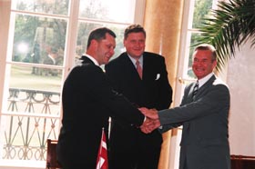 F11.JPG (21295 bytes)