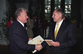 ZA4.JPG (17919 bytes)