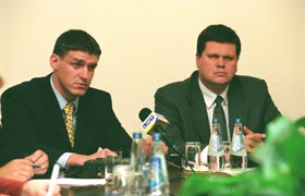 EKONOM.JPG (15815 bytes)