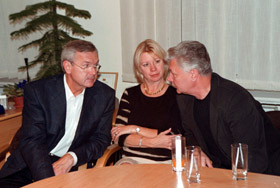 V16.JPG (24772 bytes)