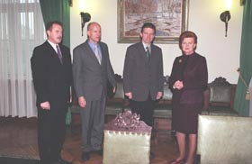 P01.JPG (18567 bytes)