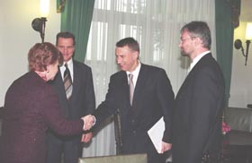 P03.JPG (17224 bytes)