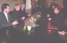 P06.JPG (15318 bytes)