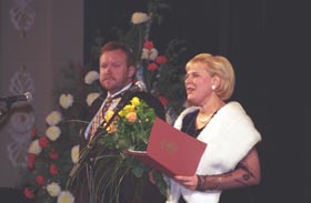 R02.JPG (16516 bytes)