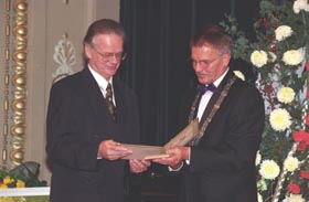 R05.JPG (19491 bytes)