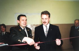 A2.JPG (16952 bytes)