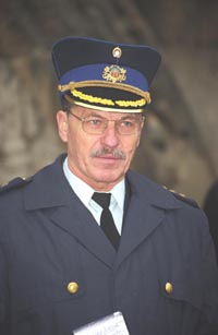 A4.JPG (16134 bytes)