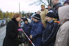 M02.JPG (22723 bytes)