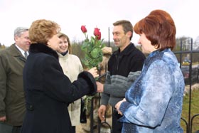 M03.JPG (21710 bytes)