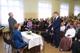 M06.JPG (22787 bytes)