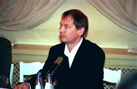 I01.JPG (19366 bytes)