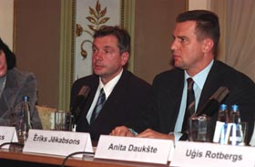 I13.JPG (20258 bytes)