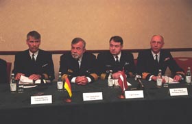 FLOTE3.JPG (17199 bytes)