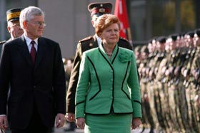 SVEICE2.JPG (22569 bytes)