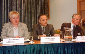 HOP.JPG (21612 bytes)