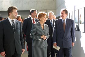 VIKE02.JPG (21016 bytes)