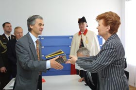 VIKE06.JPG (20351 bytes)