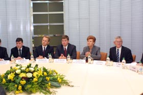 VIKE10.JPG (22235 bytes)