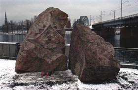 AKMENS2.JPG (21437 bytes)