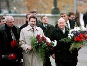 LUZKOVS2.JPG (24761 bytes)