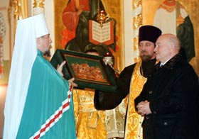 LUZKOVS3.JPG (24606 bytes)