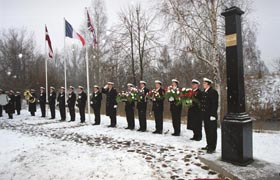 NOV02.JPG (25810 bytes)