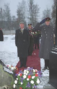 NOV04.JPG (23396 bytes)