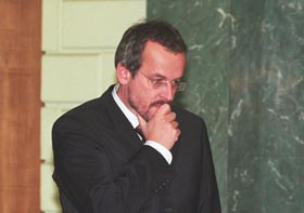 V09.JPG (16152 bytes)