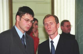 V14.JPG (16380 bytes)