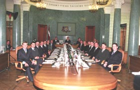 V16.JPG (23384 bytes)