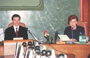 V17.JPG (24743 bytes)