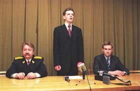 R2.JPG (18912 bytes)