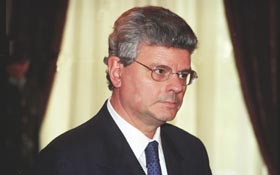 F3.JPG (15855 bytes)