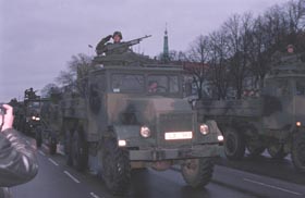 1807.JPG (16448 bytes)