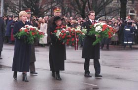 1826.JPG (22451 bytes)