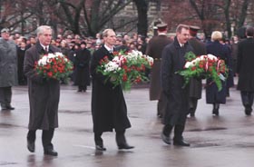 1828.JPG (22086 bytes)