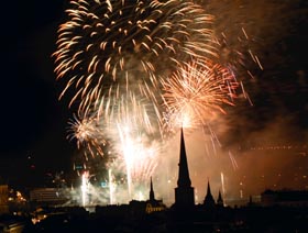 SALUTS.JPG (24902 bytes)