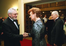 VIKE09.JPG (20457 bytes)