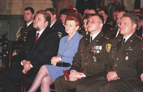 DR03.JPG (21790 bytes)