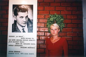 TIMSANS5.JPG (21028 bytes)