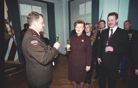 GRAUBE4.JPG (18402 bytes)