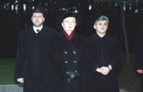 R02.JPG (14252 bytes)