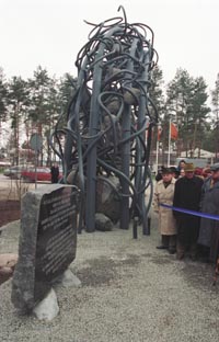 R08.JPG (26009 bytes)