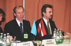 TIES1.JPG (21054 bytes)