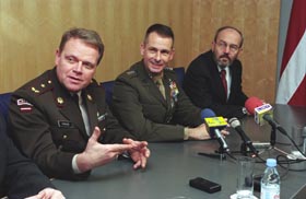 AM.JPG (20313 bytes)