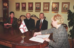 V1.JPG (23372 bytes)