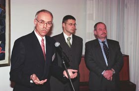 VAC2.JPG (17925 bytes)